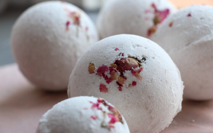 Homemade bath bombs with roses